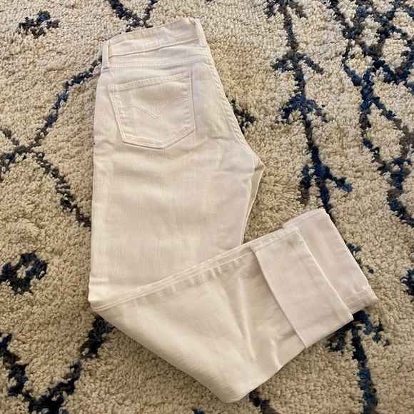 White Levi Jeans🤍 - Picture 1 of 5
